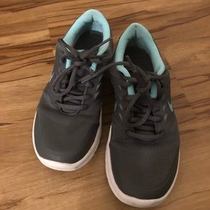NIKE sneakers tennis shoes size 7.5 teal and gray